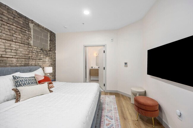 Photo - 644 Bridge St NW Unit SI ID1539824P