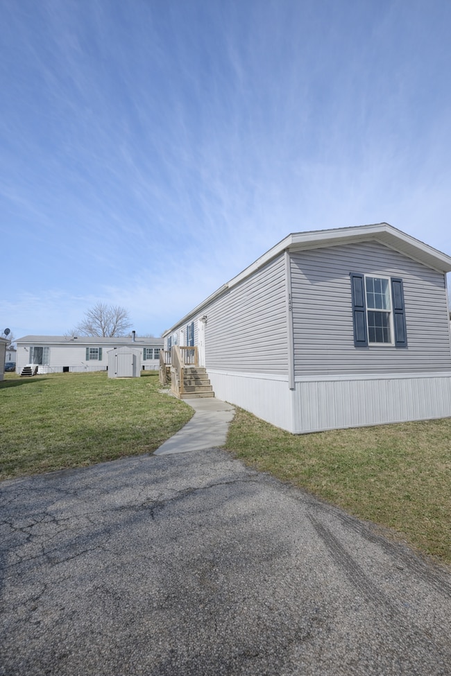 Building Photo - 148 Laurel Leah