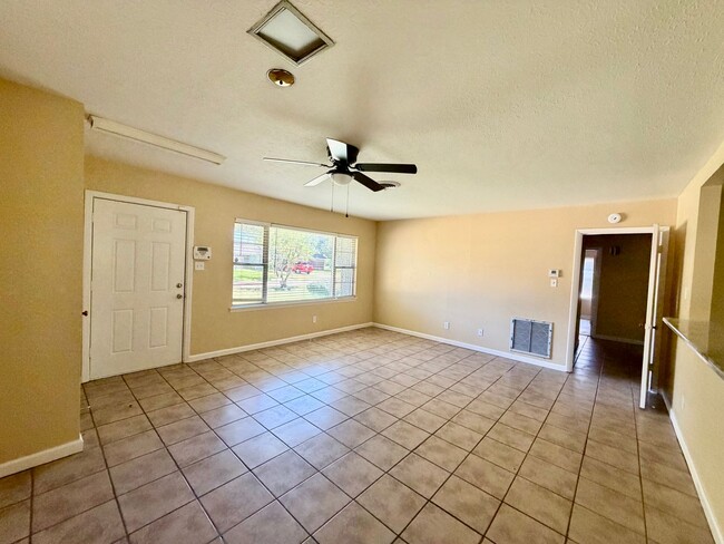 Photo - Move-In Ready in Shreveport - Anderson Island Subdivision - 3 br 1.5 ba home for lease