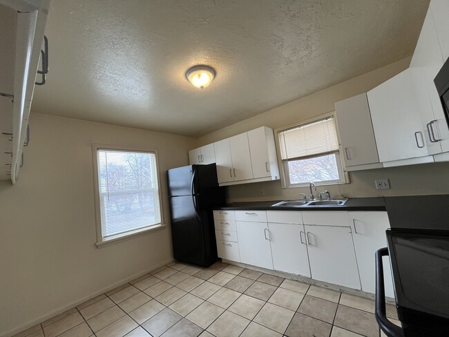 Photo - 332 E Utopia Ave