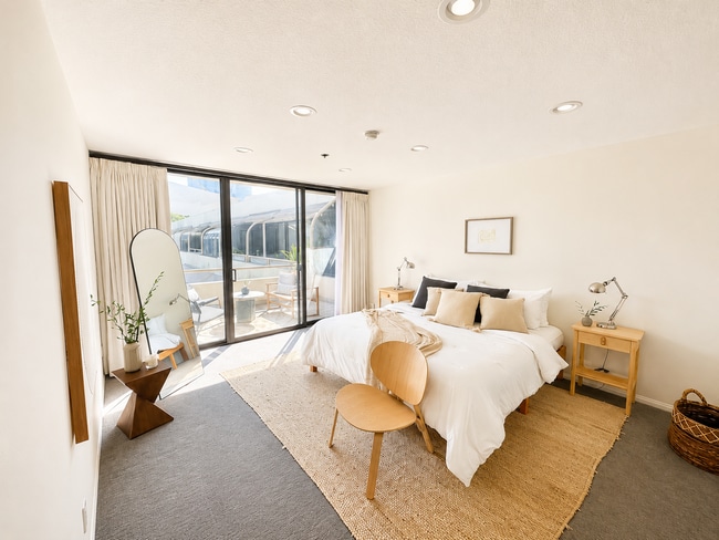 Photo - 121 S Hope St