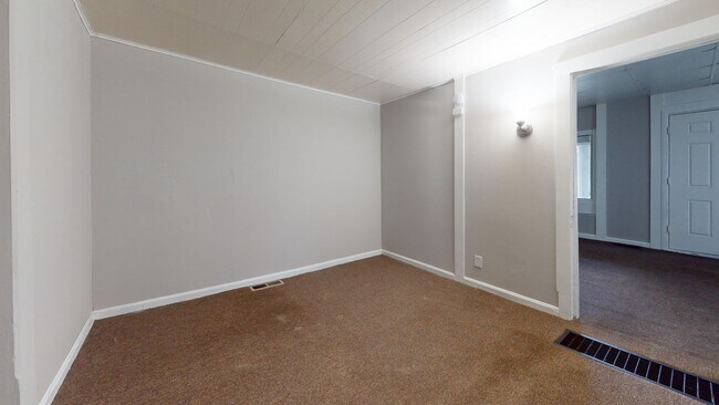 104 8th St NE Unit 104 8th St NE