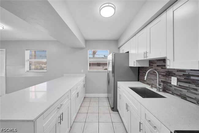 Building Photo - 15 SE 24th Ave Unit E