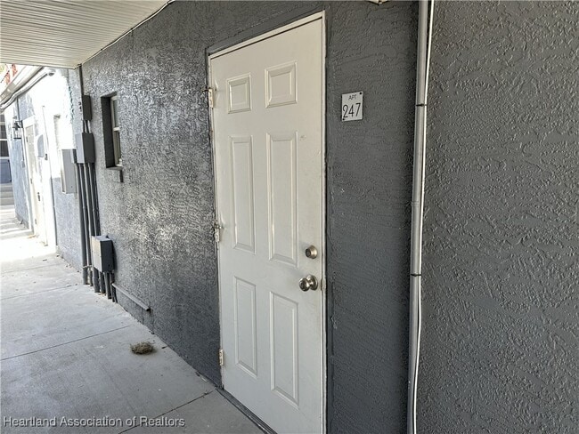 Building Photo - 519 S Pine St