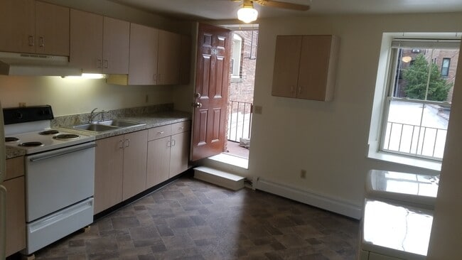 Photo - 160 River St Unit 160