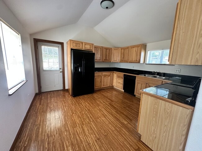 Photo - 244 E 9th St