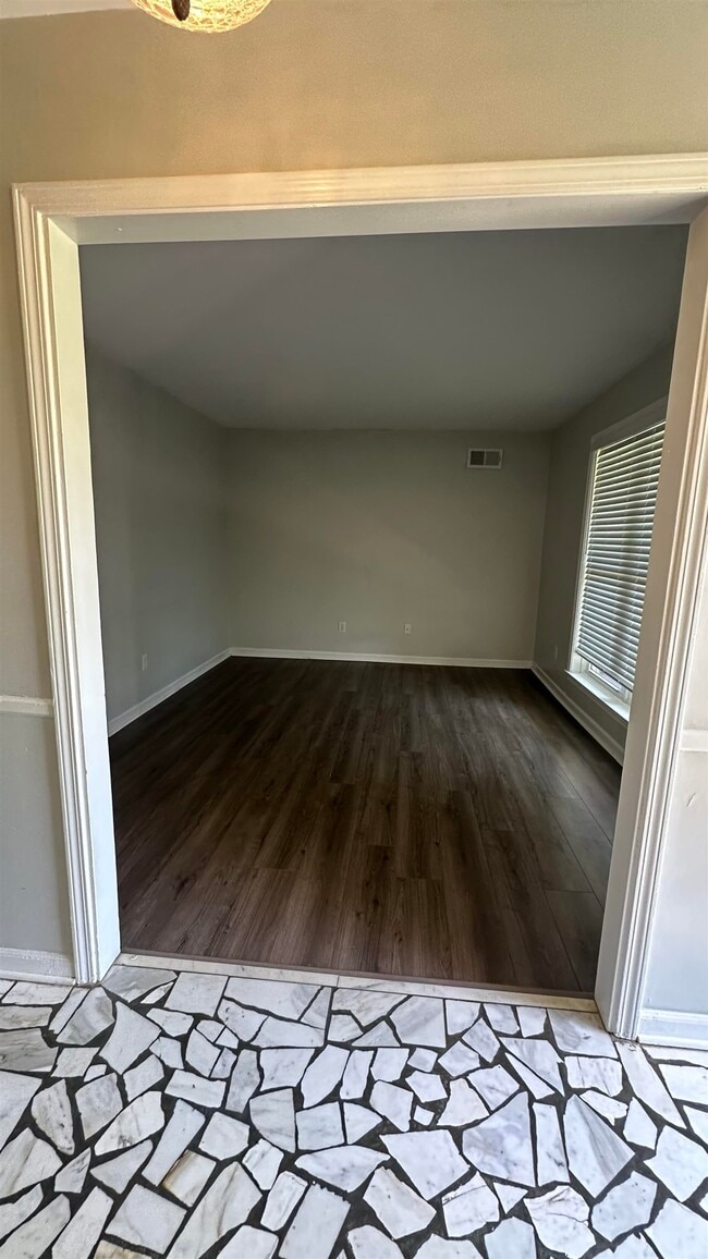 Photo - 3226 Sycamore View Rd