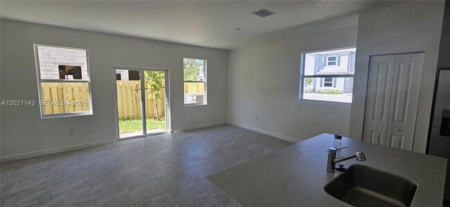 Photo - 1063 SE 2nd St