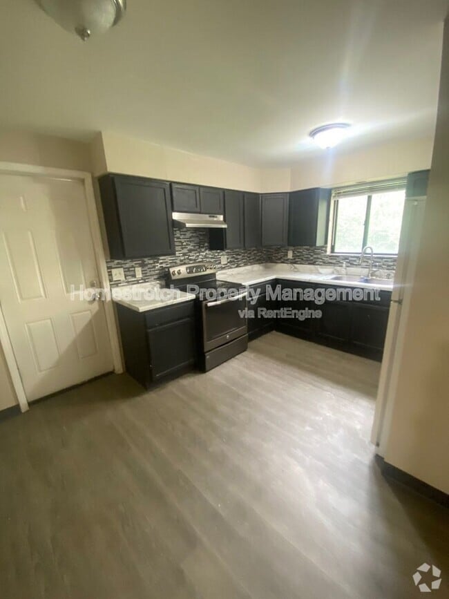 Building Photo - 6657 Kenwood Dr Rental