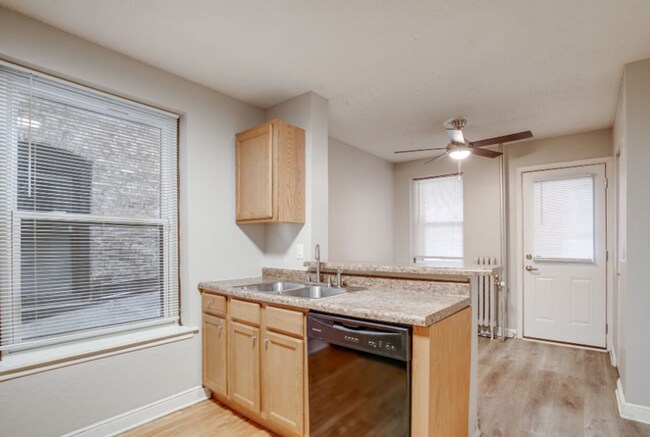 Photo - 1400–1408 Spruce Pl – Oak Grove Downtown