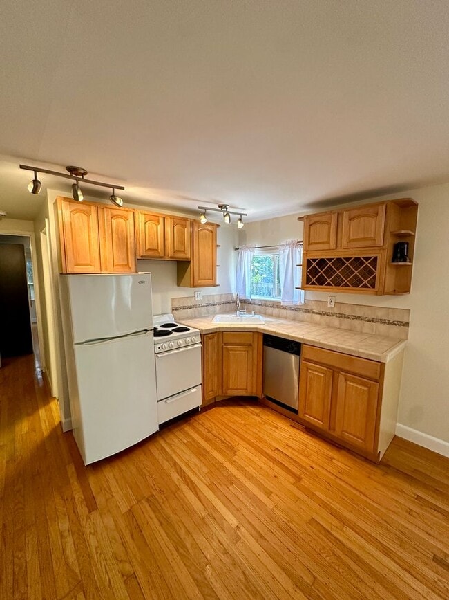 Building Photo - 49 Los Gatos Blvd Unit B