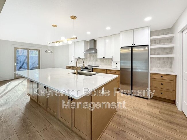 Photo - 832 E Riverpark Ln