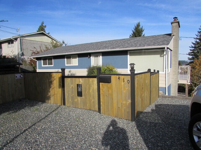 Building Photo - 410 Larch St