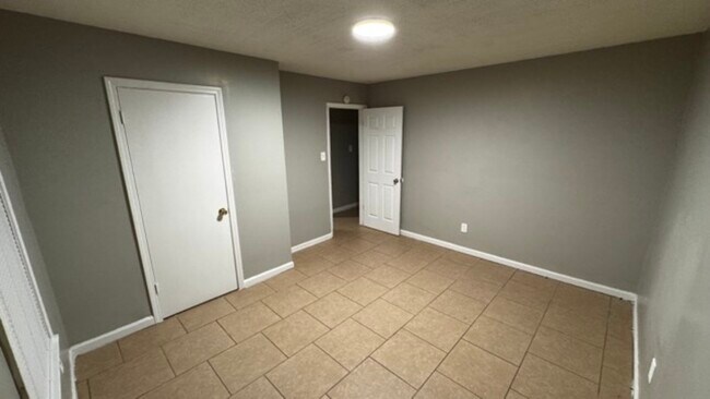 Photo - 1496 Oakwood St