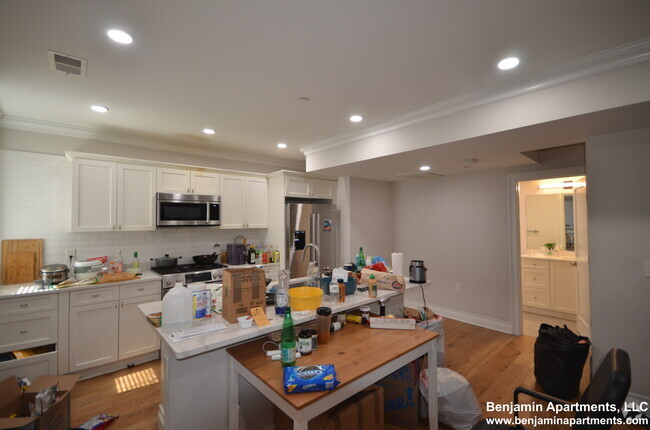 Building Photo - 18 Mount Hood Rd Unit 2 Rental