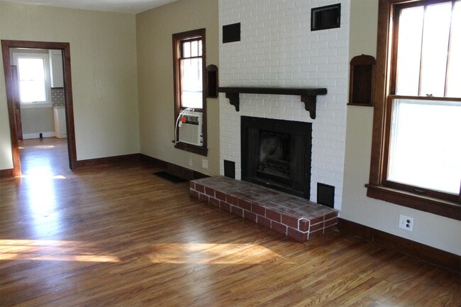 Photo - 526 E 11th St