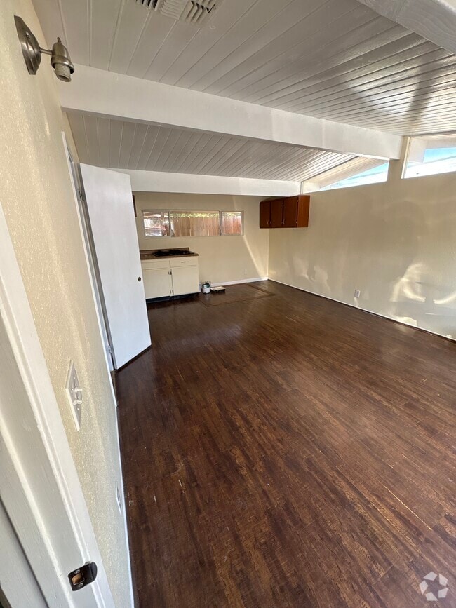 Building Photo - 10014 Lemona Ave Unit Studio Room Rental