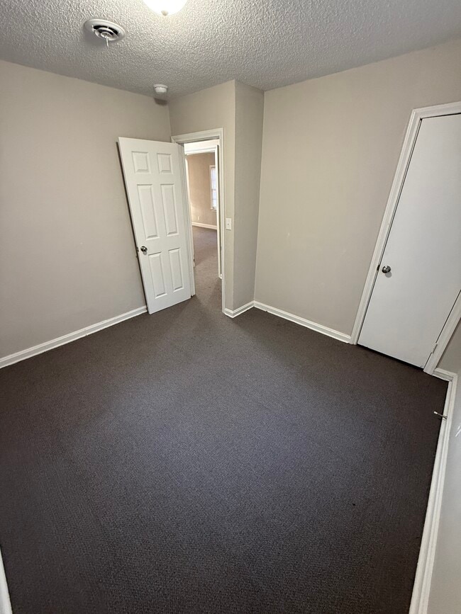 Photo - 411 Courson St