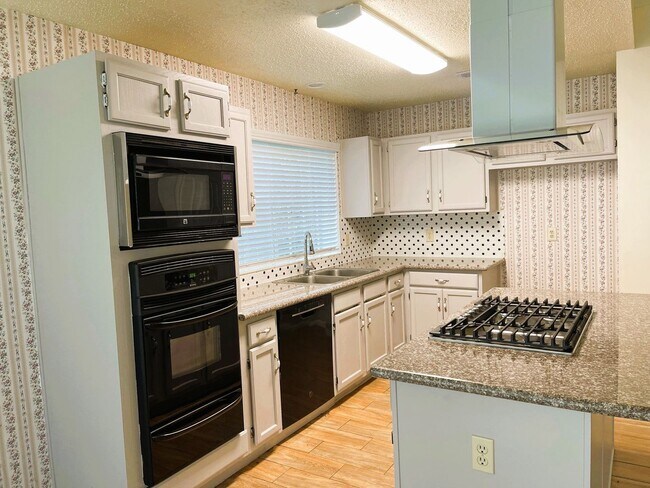 Photo - 107 S Village Knoll Cir