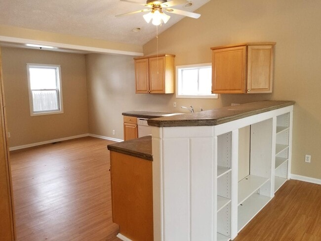 Photo - 321 Estall Rd