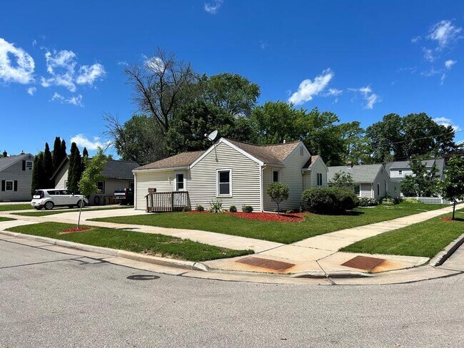 326 East Wilson Avenue - 326 East Wilson Avenue House