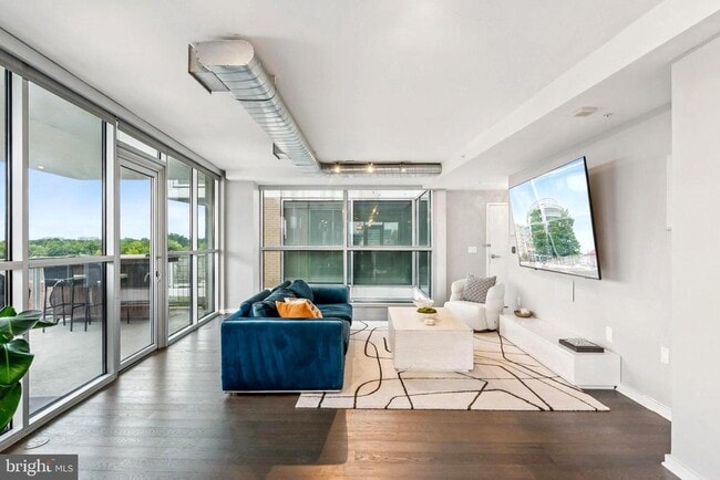 Photo - 3409 Wilson Blvd Unidad 611