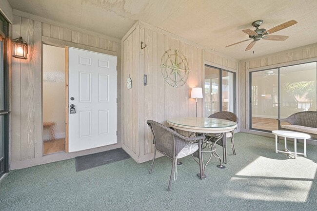 Photo - NOW AVAILABLE - 2/2 w/ Office Study - 2 Ca...