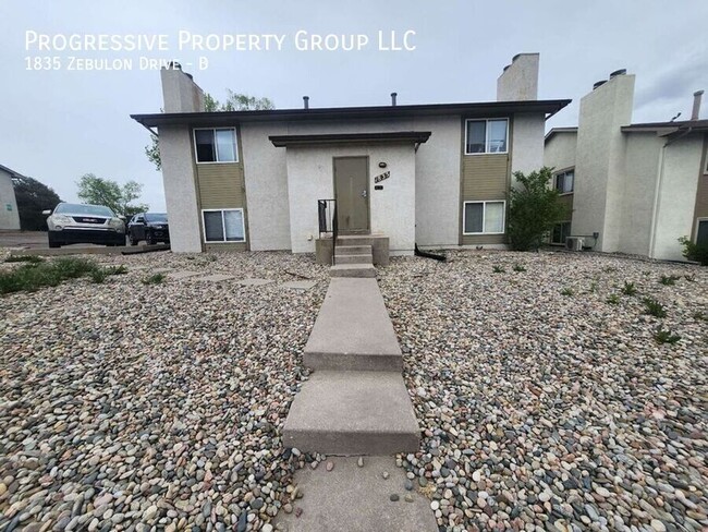 2-Bedroom Apartment -Great Location! - 2-Bedroom Apartment -Great Location! Unit B