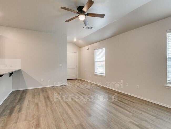Photo - 10526 Utica Dr