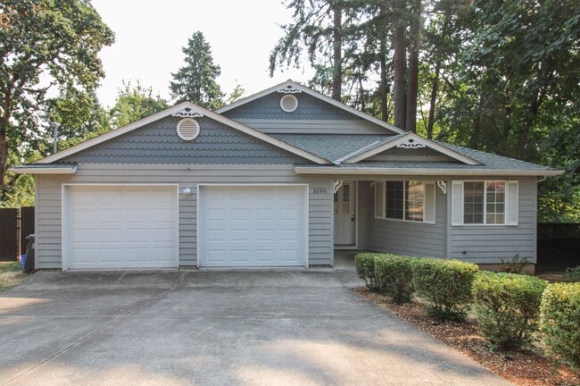 Building Photo - 3200 Lorian Ln SE