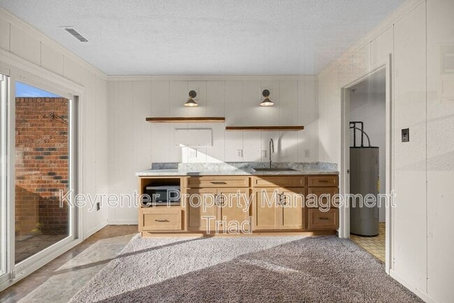 Photo - 4902 Tower Rd