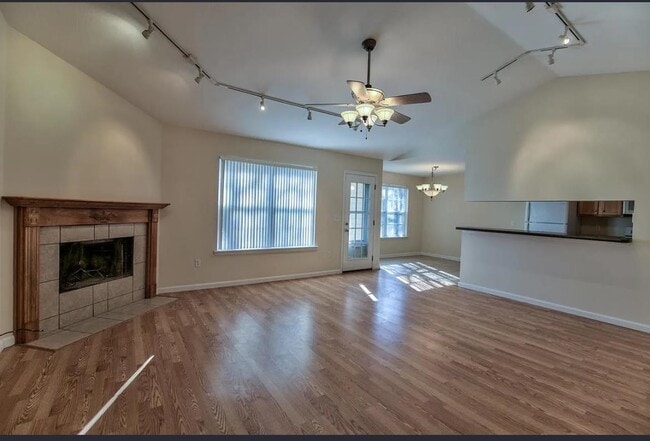 Photo - 6811 Donerail Trail