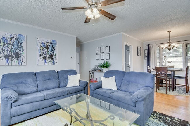 Photo - 1127 Magnolia Dr