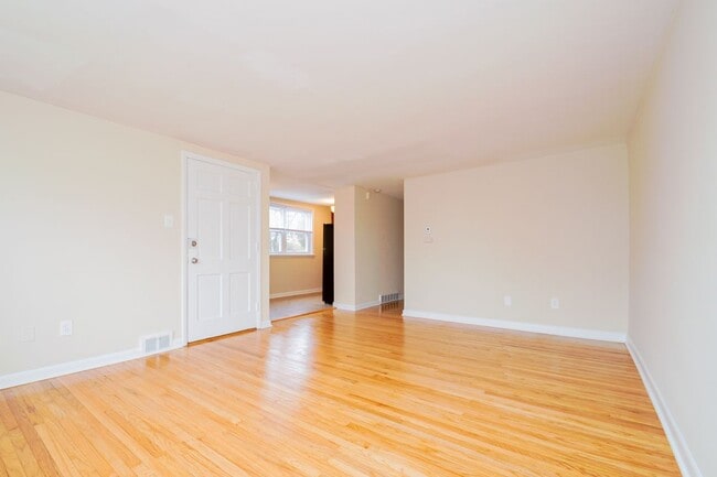 424 W Jefferson St Unit 1st Floor