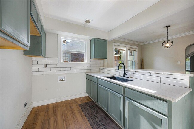 Photo - 2694 Kimball Ave