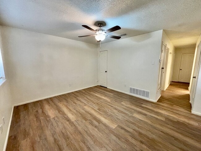 Photo - Pre-leasing for February - Updated 3 Bedroom 2 Bathroom Home