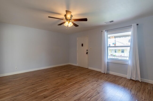 Photo - 537 Poplar Ave