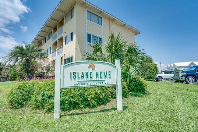 Building Photo - Walk to the Beach from this Ground Floor 1... Unit 104 Rental