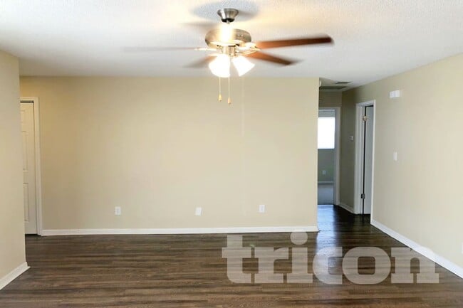 Photo - 1706 Stonehaven Way