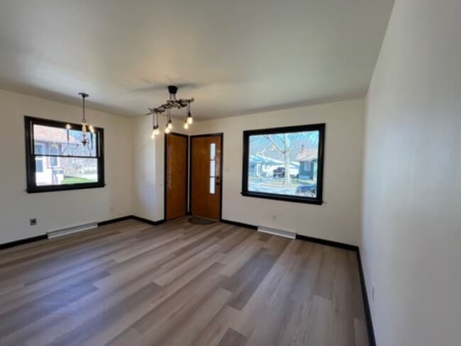 Photo - Spacious 2 Bed / 1 Bath Near Downtown Urbana with Garage