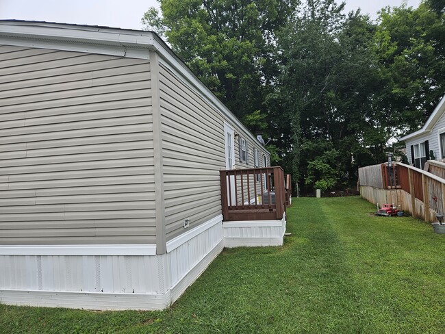 Photo - 166 Lynnwood Cir