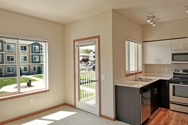 Photo - Courtyard 465