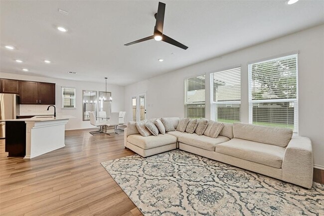 Photo - 280 Kat Garnet Dr