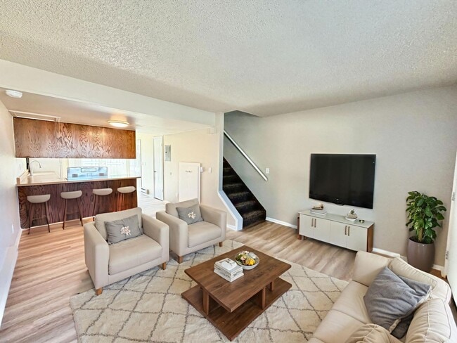 Building Photo - Two-Level 2BR with Fenced Yard & Washer/Dryer Hookups Unit 85