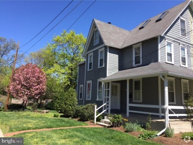 Building Photo - 301 E Linden St Rental