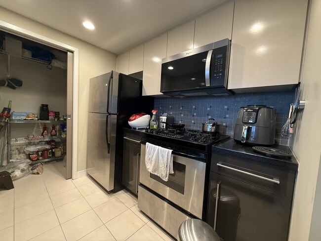 Photo - 1507-1408 Strathmore Mews
