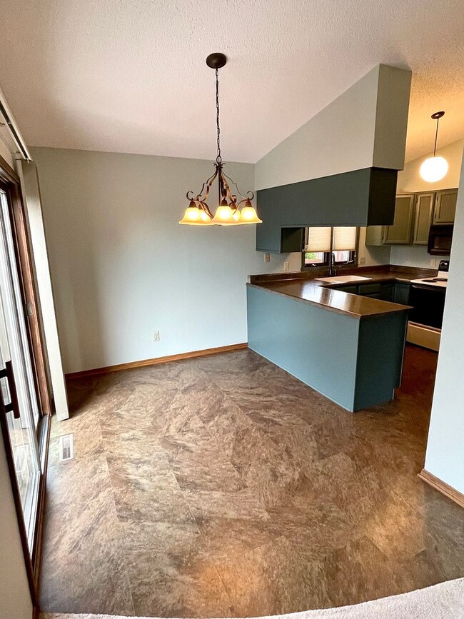 Photo - ~ RENT SPECIAL ~ HOLIDAY MERRINESS ~ Beautiful 4 bedroom cul-de-sac home for rent!