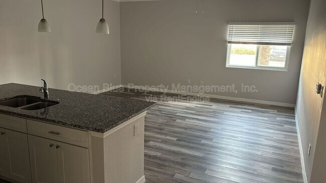 Photo - Royal Palms Apartments