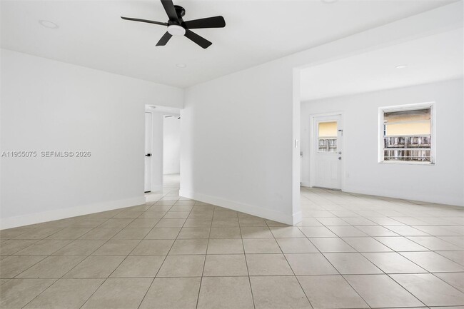 Photo - 2445 SW 18th St Unit 2