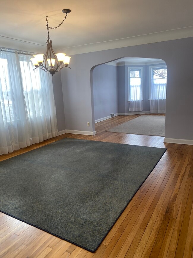 Living Rm/Dining Rm - 711 N 11th Ave Unit 1